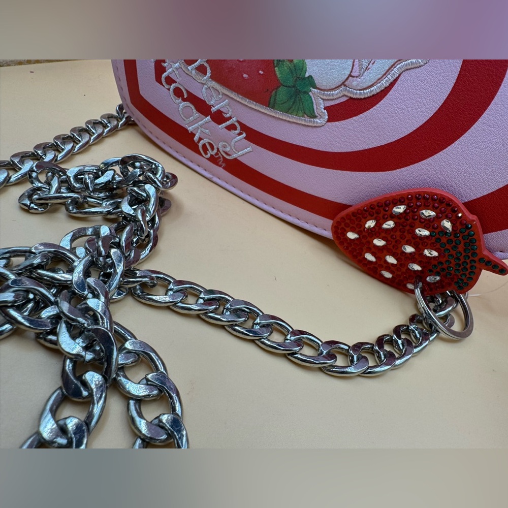 Skinny dip strawberry shortcake heart and chain shoulder purse/ bag - Picture 4 of 16